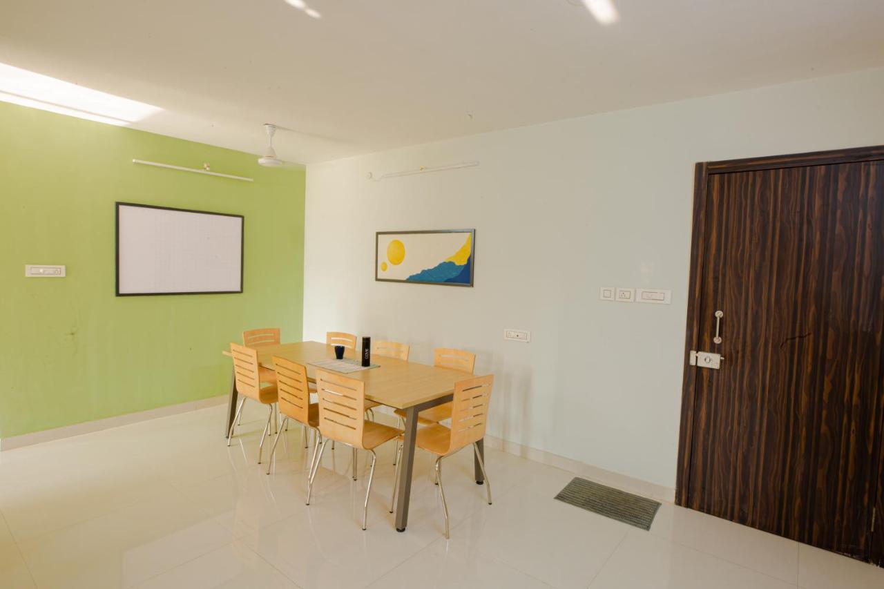 Hostel Covie Kharghar 200 Navi Mumbai Zewnętrze zdjęcie